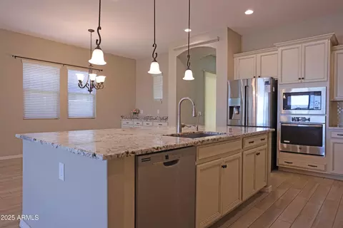 Kitchen - 2811 S Jeffry St, Gilbert, AZ 85295 photo 2 of 5