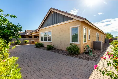 Exterior - 2811 S Jeffry St, Gilbert, AZ 85295 photo 6 of 7