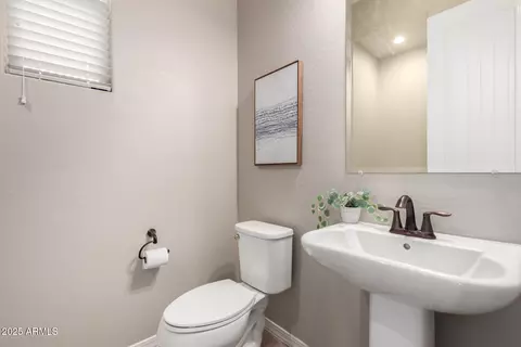 Bath - 2811 S Jeffry St, Gilbert, AZ 85295 photo 2 of 4