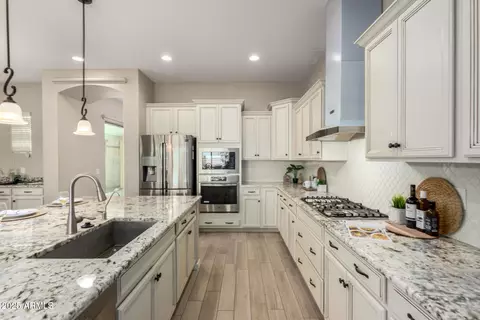 Kitchen - 2811 S Jeffry St, Gilbert, AZ 85295 photo 5 of 5