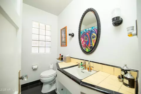Bath - 1441 E Hubbell St, Phoenix, AZ 85006 photo 1 of 1