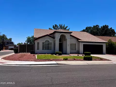 4003 W Soft Wind Dr, Glendale, AZ 85310