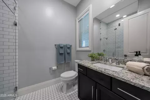Bath - 2771 E Bonanza Ct, Gilbert, AZ 85297 photo 5 of 9
