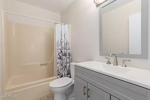 Bath - 3433 E Betty Elyse Ln, Phoenix, AZ 85032 photo 3 of 3