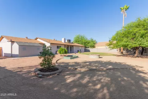 Exterior - 3433 E Betty Elyse Ln, Phoenix, AZ 85032 photo 6 of 8