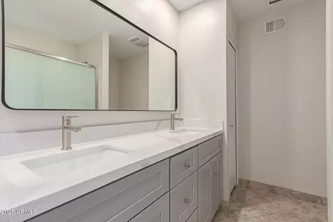 Bath - 3433 E Betty Elyse Ln, Phoenix, AZ 85032 photo 1 of 3