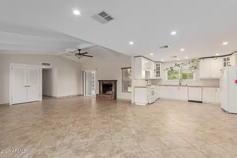 Living - 3433 E Betty Elyse Ln, Phoenix, AZ 85032 photo 3 of 3