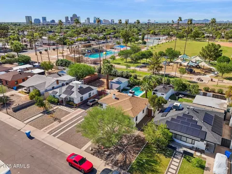 View/Area - 1226 E Almeria Rd, Phoenix, AZ 85006 photo 11 of 13
