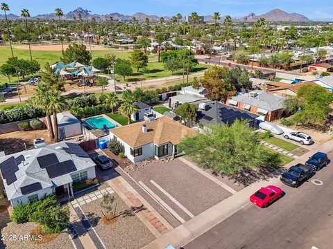 View/Area - 1226 E Almeria Rd, Phoenix, AZ 85006 photo 5 of 13