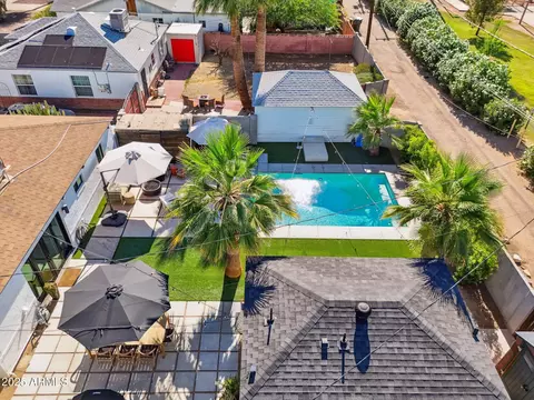 View/Area - 1226 E Almeria Rd, Phoenix, AZ 85006 photo 1 of 13