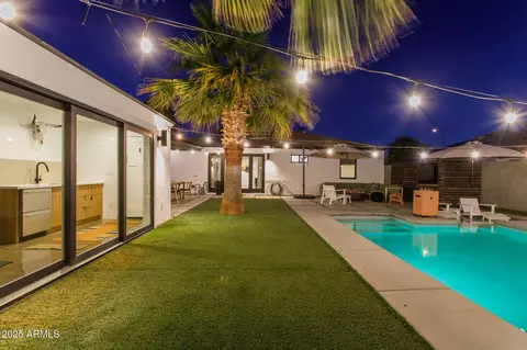 Exterior - 1226 E Almeria Rd, Phoenix, AZ 85006 photo 17 of 23