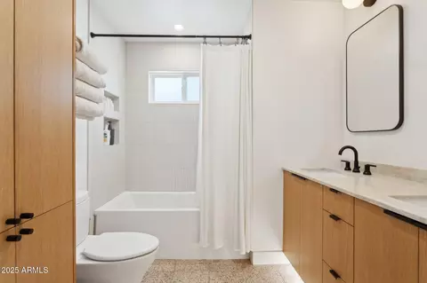 Bath - 1226 E Almeria Rd, Phoenix, AZ 85006 photo 1 of 6