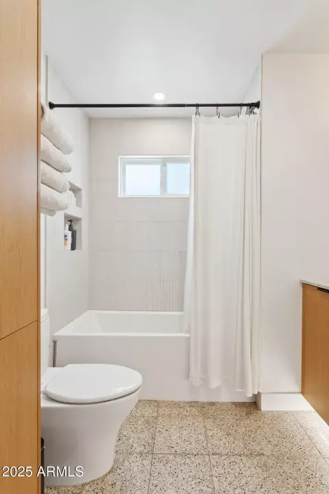 Bath - 1226 E Almeria Rd, Phoenix, AZ 85006 photo 5 of 6