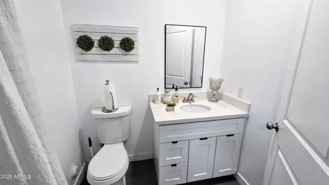 Bath - 3128 E Desert Cove Ave, Phoenix, AZ 85028 photo 3 of 9