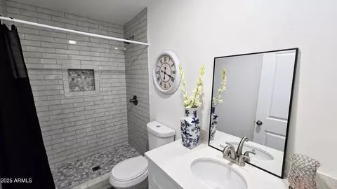 Bath - 3128 E Desert Cove Ave, Phoenix, AZ 85028 photo 9 of 9