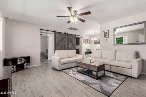 1531 W Campo Bello Dr, Phoenix, AZ 85023