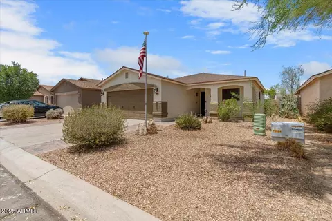 1046 E Silversmith Trl, San Tan Valley, AZ 85143