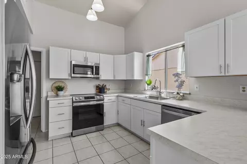 8013 W Vermont Ave, Glendale, AZ 85303