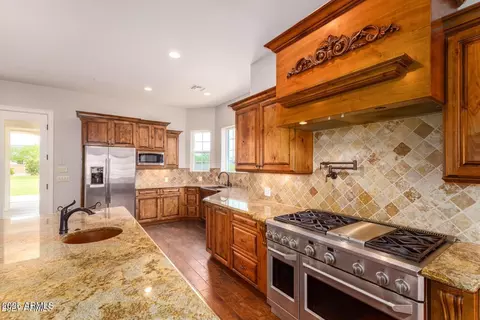 Kitchen - 2710 E Cattle Dr, Gilbert, AZ 85297 photo 2 of 3