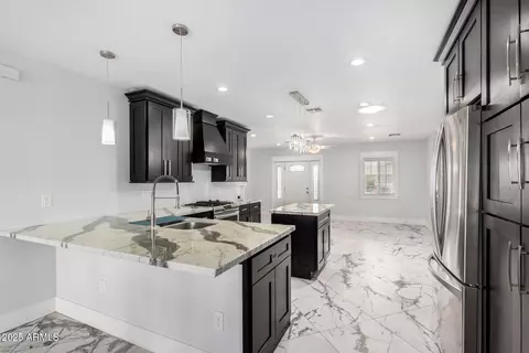 Kitchen - 3316 E Fillmore St, Phoenix, AZ 85008 photo 1 of 3