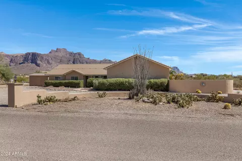 Exterior - 77 S Arroya Rd, Apache Junction, AZ 85119 photo 3 of 21
