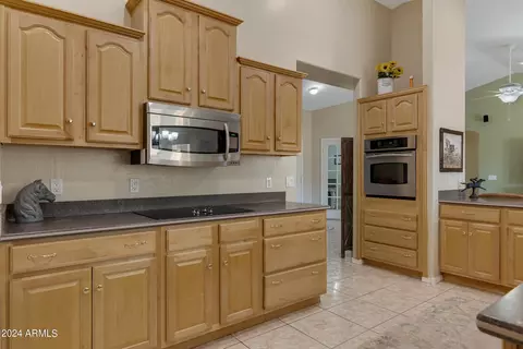 Kitchen - 77 S Arroya Rd, Apache Junction, AZ 85119 photo 4 of 5