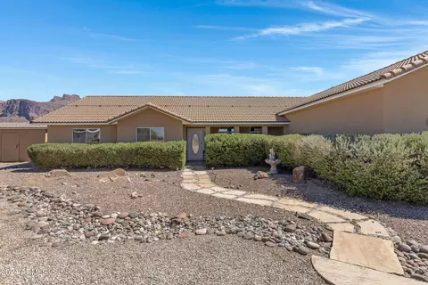 Exterior - 77 S Arroya Rd, Apache Junction, AZ 85119 photo 8 of 21