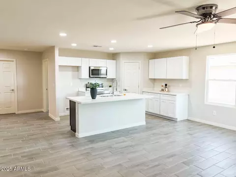 15438 S Overfield Rd, Arizona City, AZ 85123