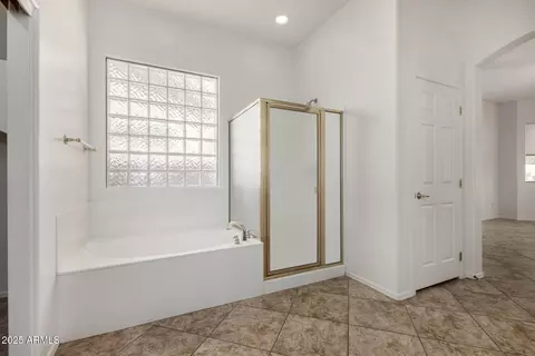 Bath - 2425 W Red Range Way, Phoenix, AZ 85085 photo 2 of 3