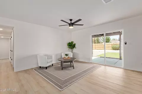 Living - 802 E Navajo Ave, Apache Junction, AZ 85119 photo 3 of 4