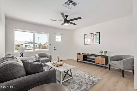 Living - 802 E Navajo Ave, Apache Junction, AZ 85119 photo 1 of 4