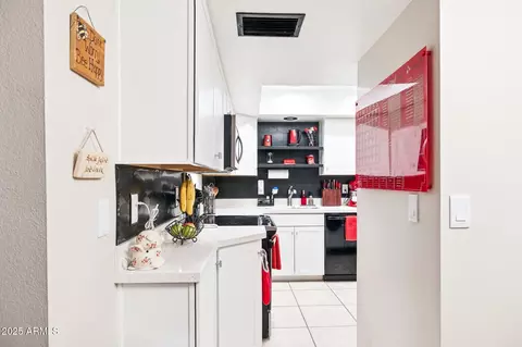 Kitchen - 7756 N 19th Ln, Phoenix, AZ 85021 photo 1 of 3