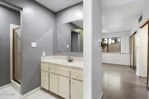 Bath - 705 E Gardenia Dr, Phoenix, AZ 85020 photo 1 of 3