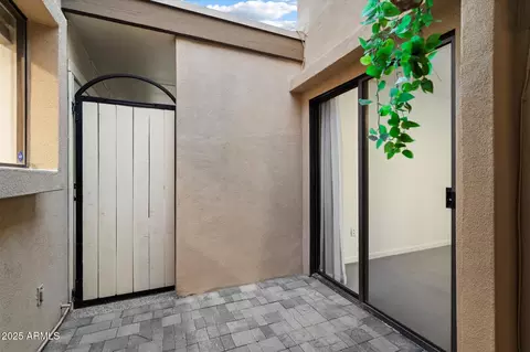 Exterior - 705 E Gardenia Dr, Phoenix, AZ 85020 photo 3 of 8
