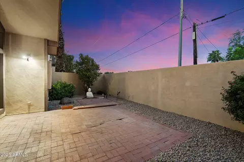 Exterior - 705 E Gardenia Dr, Phoenix, AZ 85020 photo 4 of 8