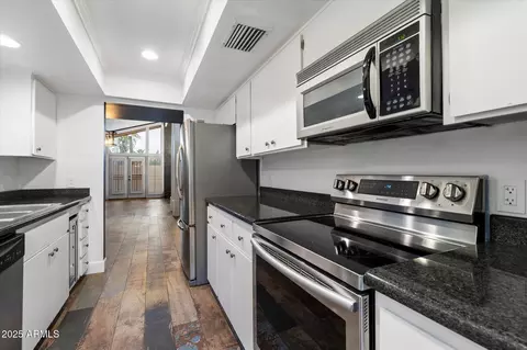 Kitchen - 705 E Gardenia Dr, Phoenix, AZ 85020 photo 1 of 2