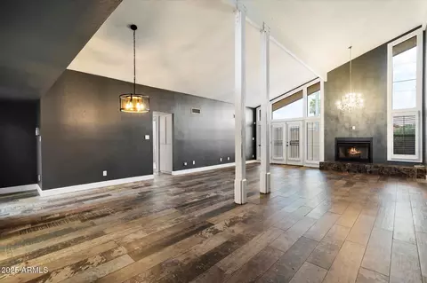 Living - 705 E Gardenia Dr, Phoenix, AZ 85020 photo 2 of 6