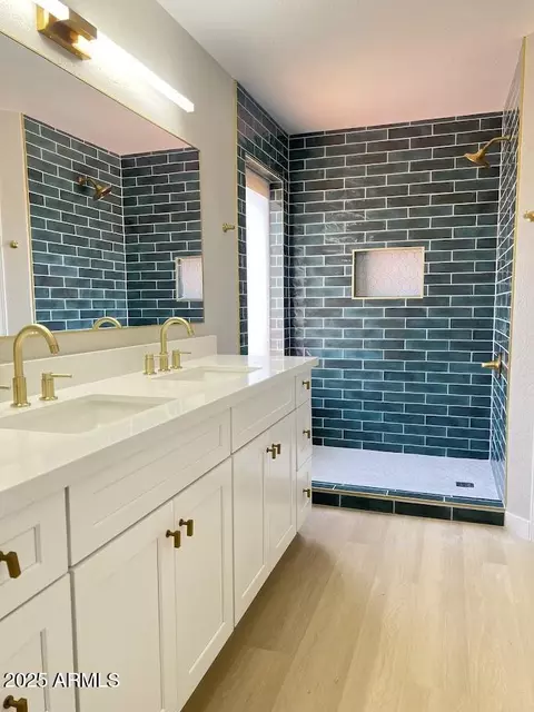 Bath - 4319 E Tanglewood Dr, Phoenix, AZ 85048 photo 2 of 3