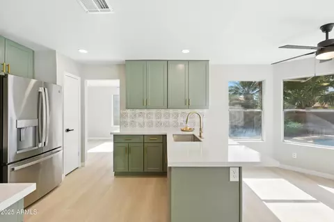 Kitchen - 4319 E Tanglewood Dr, Phoenix, AZ 85048 photo 3 of 4