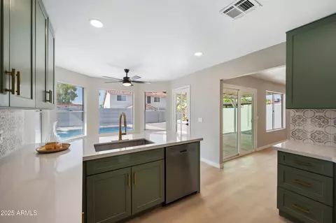 Kitchen - 4319 E Tanglewood Dr, Phoenix, AZ 85048 photo 2 of 4