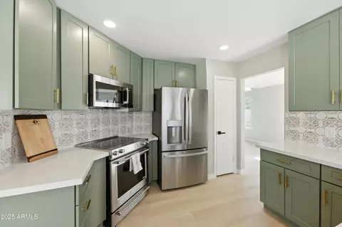 Kitchen - 4319 E Tanglewood Dr, Phoenix, AZ 85048 photo 4 of 4