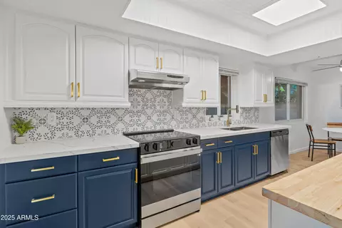 Kitchen - 2809 E Hillery Dr, Phoenix, AZ 85032 photo 3 of 7