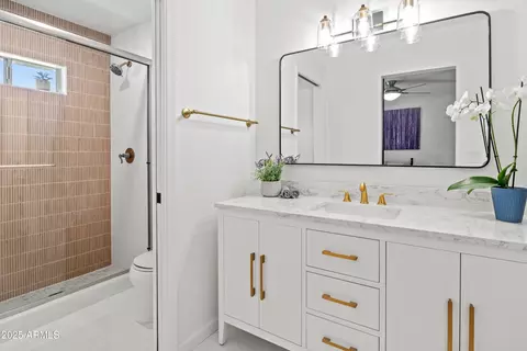 Bath - 2809 E Hillery Dr, Phoenix, AZ 85032 photo 1 of 4