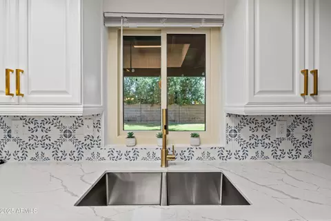 Kitchen - 2809 E Hillery Dr, Phoenix, AZ 85032 photo 4 of 7