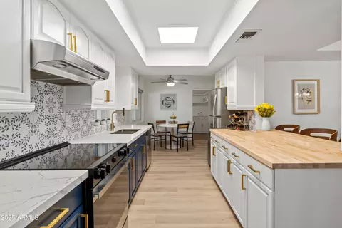Kitchen - 2809 E Hillery Dr, Phoenix, AZ 85032 photo 2 of 7