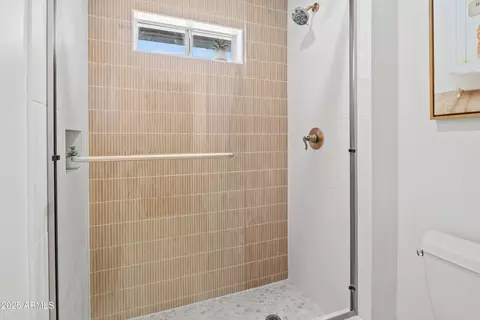 Bath - 2809 E Hillery Dr, Phoenix, AZ 85032 photo 2 of 4