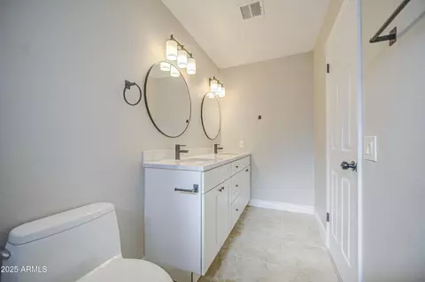 Bath - 1457 E Utopia Rd, Phoenix, AZ 85024 photo 5 of 5