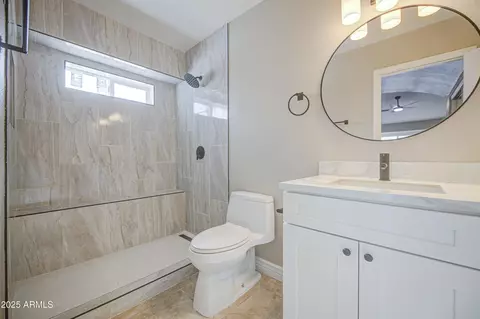 Bath - 1457 E Utopia Rd, Phoenix, AZ 85024 photo 4 of 5