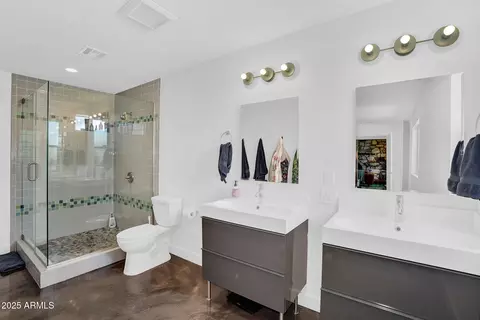 Bath - 1233 E Desert Cove Ave, Phoenix, AZ 85020 photo 1 of 2