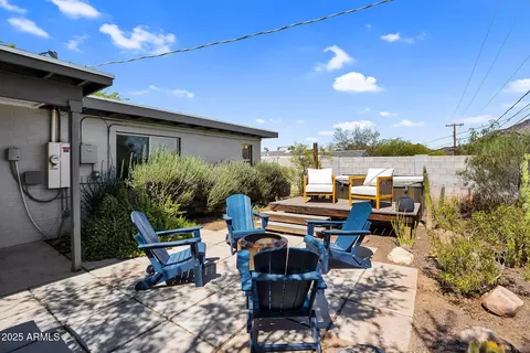 Exterior - 1233 E Desert Cove Ave, Phoenix, AZ 85020 photo 5 of 10
